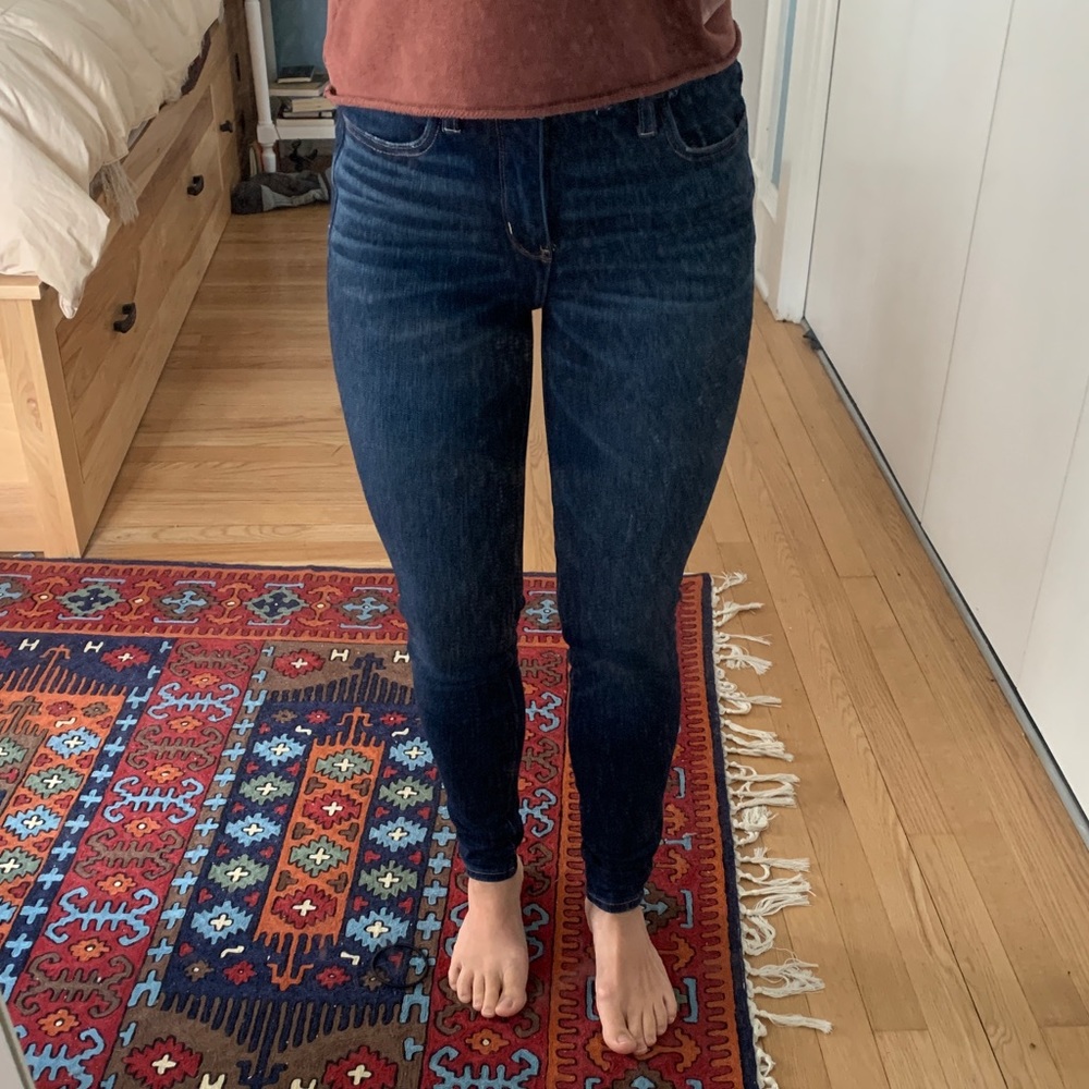 American Eagle dark wash jegging jean, high rise, size 2 regular.